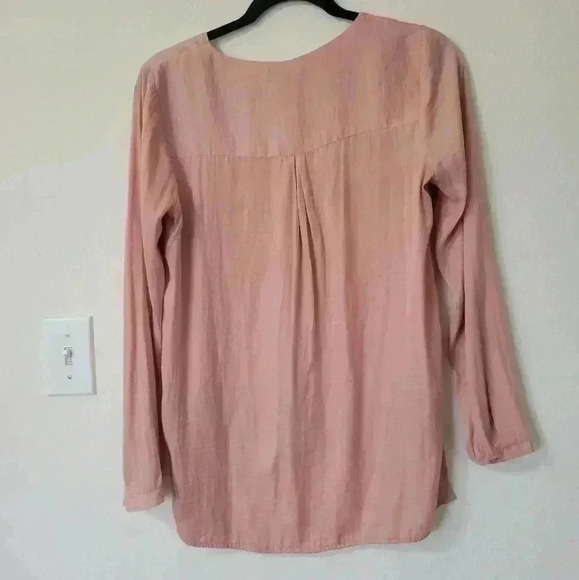 H&M pink button down vneck long-sleeve blouse size small - Picture 3 of 3